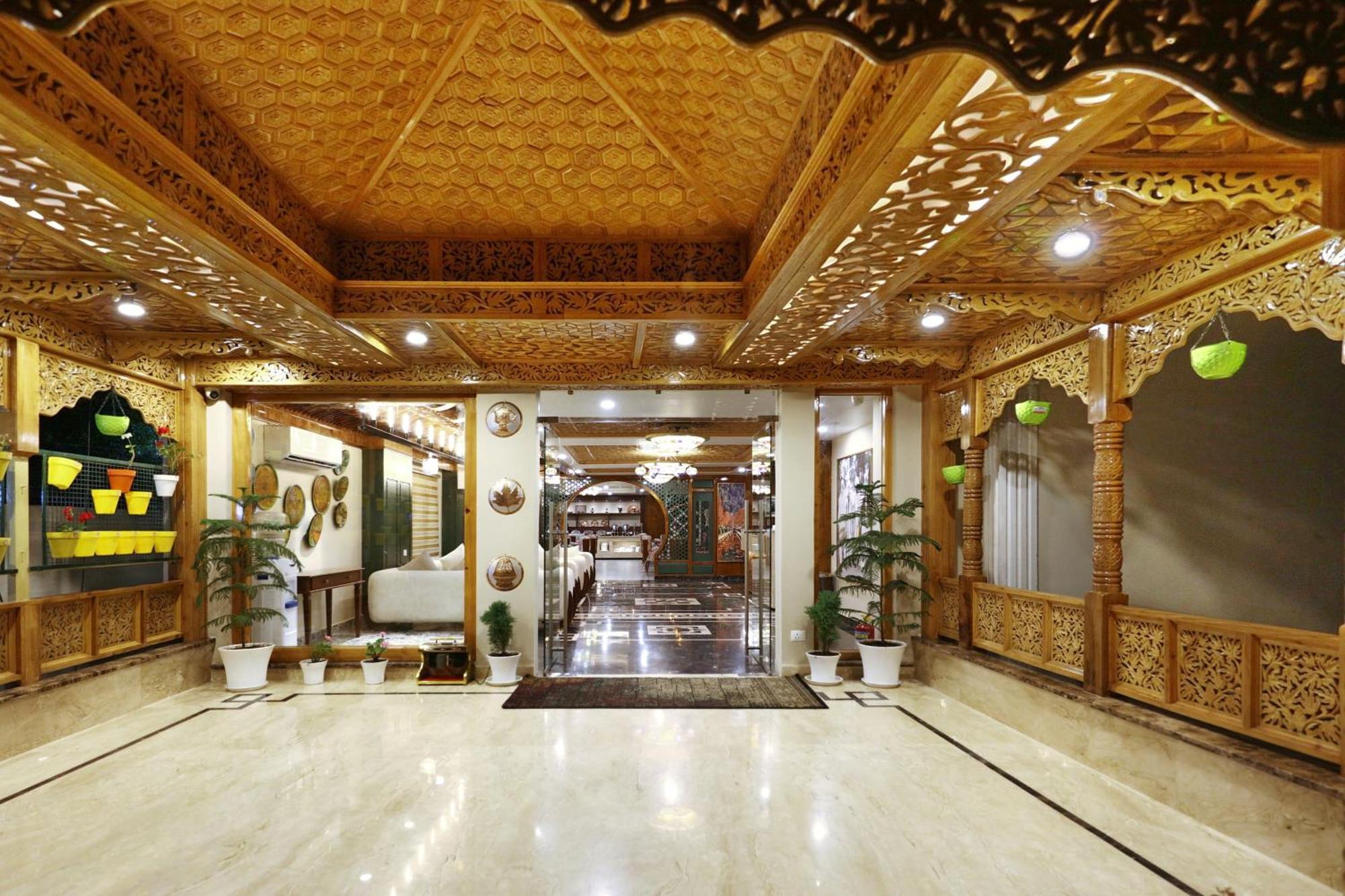 Hotel Blanco Srīnagar Kültér fotó