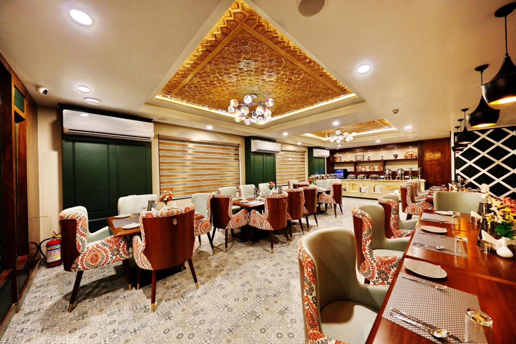 Hotel Blanco Srīnagar Kültér fotó