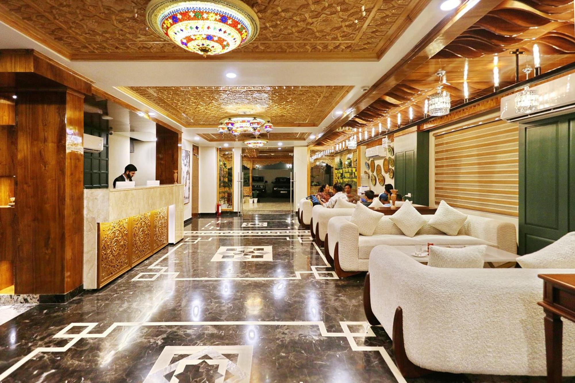 Hotel Blanco Srīnagar Kültér fotó