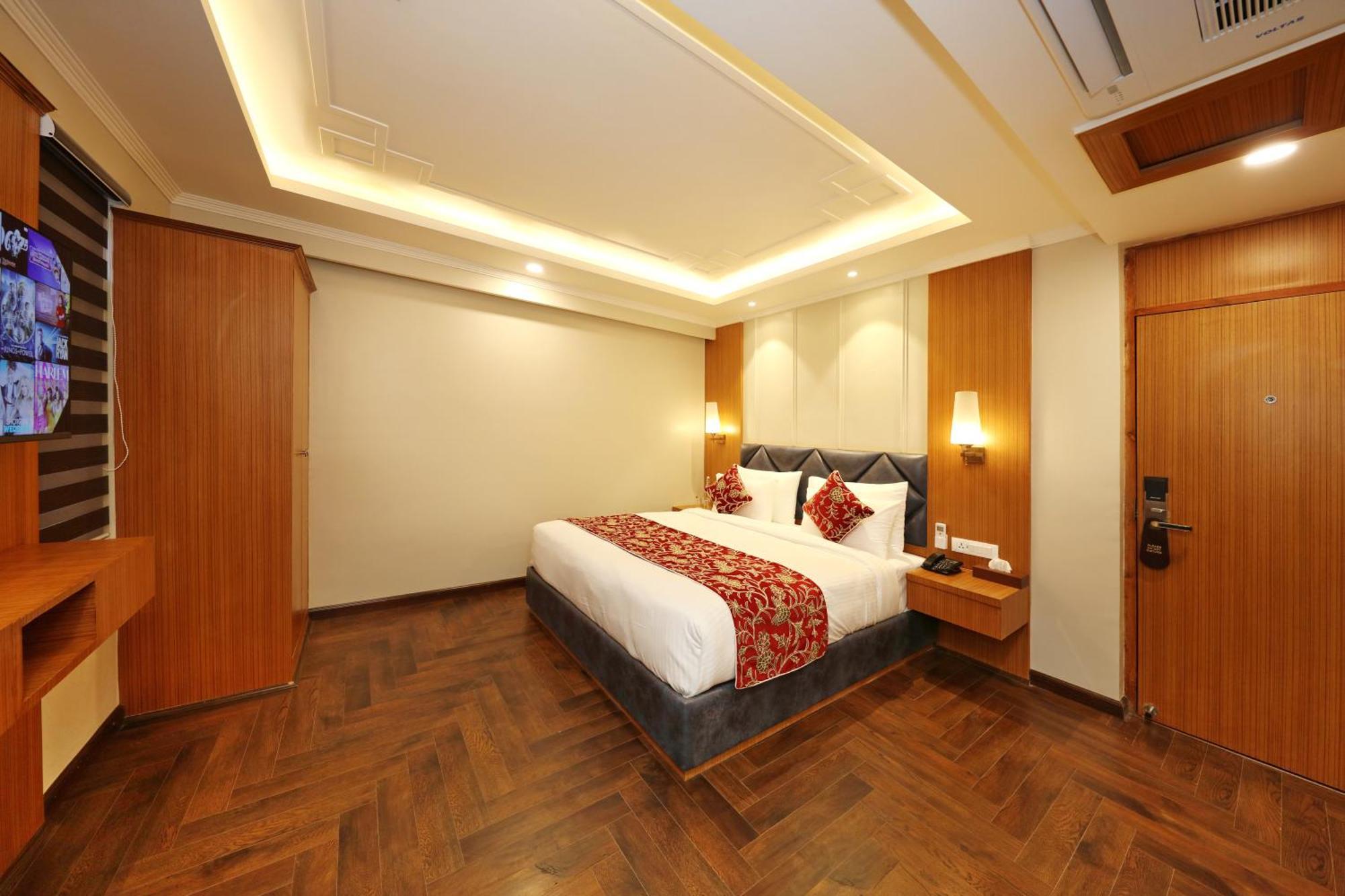 Hotel Blanco Srīnagar Kültér fotó