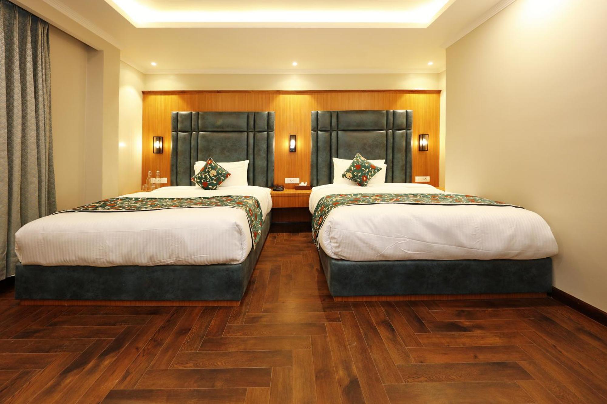Hotel Blanco Srīnagar Kültér fotó