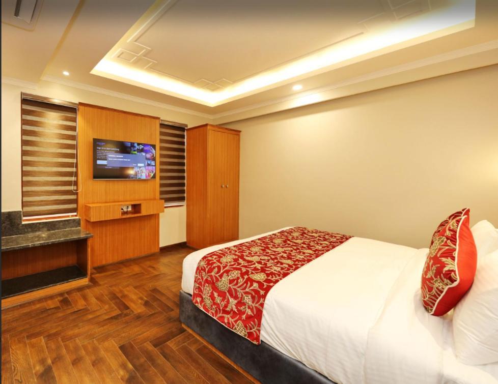 Hotel Blanco Srīnagar Kültér fotó